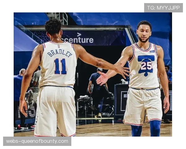 希姆斯百分百命中率揽15分14篮板，雄鹿奇兵诞生